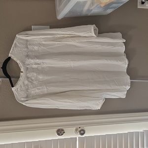 💢TORRID Embroidered Blouse💢